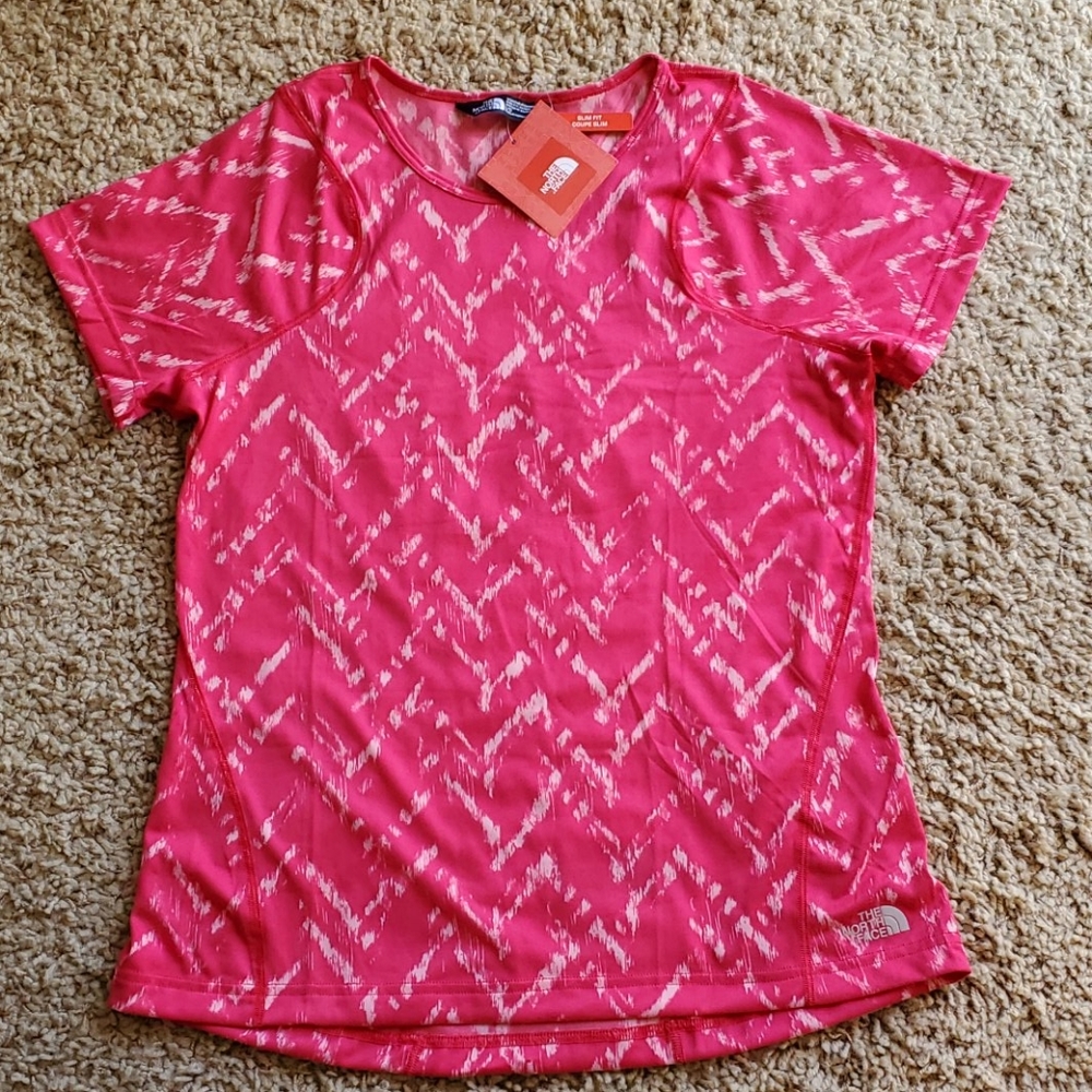THE NORTH FACE tshirt